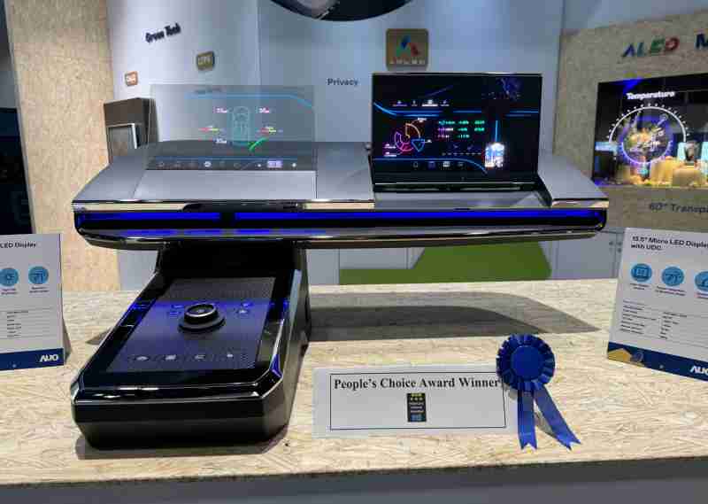 壹号平台车用Micro LED Display HMI解决方案获”最佳车用显示奖”，，以用户为中心开发，，针对前座驾驶与乘客设计兼具娱乐与安全的高画质屏幕，，，，包含车舱前座的Micro LED透明屏幕及全球首款内建镜头的智慧Micro LED显示器