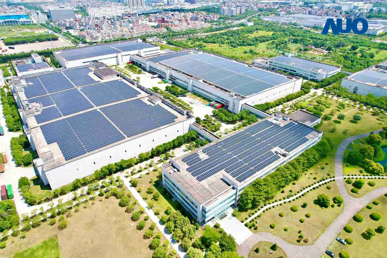 壹号平台厦门推动智能制造同时，，透过绿电创能纵深推进绿色转型，，，，厂区全屋顶铺设太阳能光伏板，，，，每年太阳能发电 2,600多万度