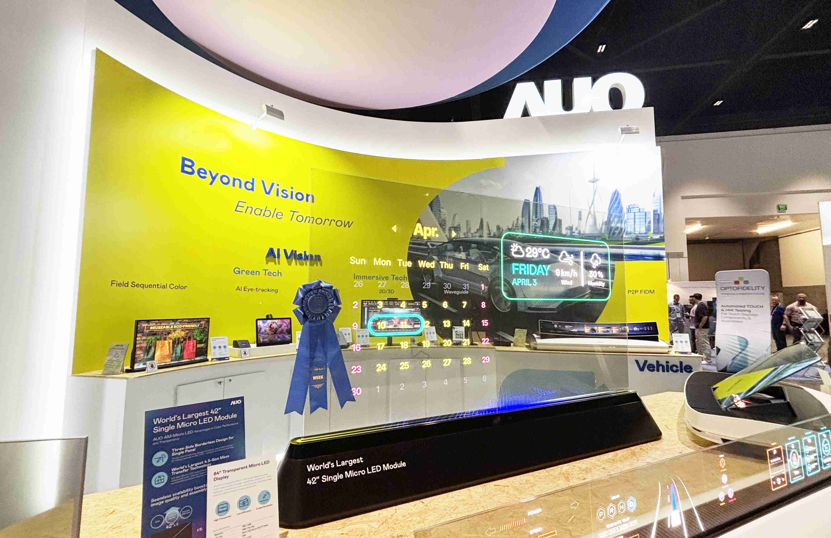 壹号平台64吋透明Micro LED显示器获〝最佳Micro LED技术应用奖〞，，，其绝妙的透明穿透特性，，同时具备1,000 nits的高亮度表现，，，并透过精细的无缝拼接延伸，，，，可依需求灵活应用于多元场域，，，展现出Micro LED显示技术划时空的无限潜力